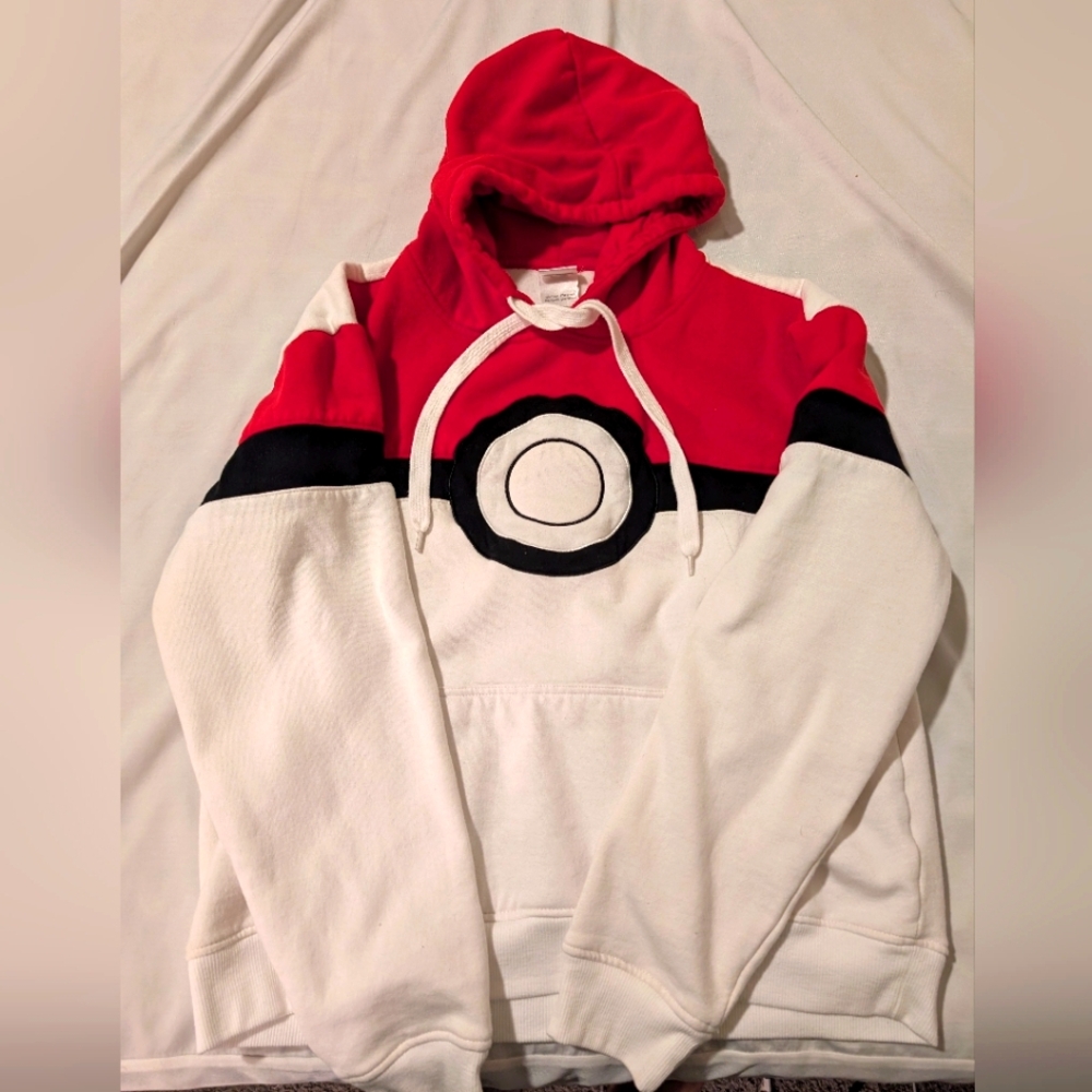 Pokémon hoodie Large